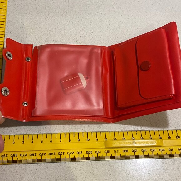 Vintage hello Kitty Wallet Red Vinyl Snap Close With Card Holder 1976 JAPAN - Picture 7 of 12